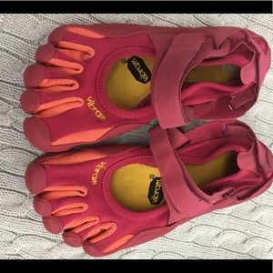Vibram Five Fingers Minimal Shoes size W36